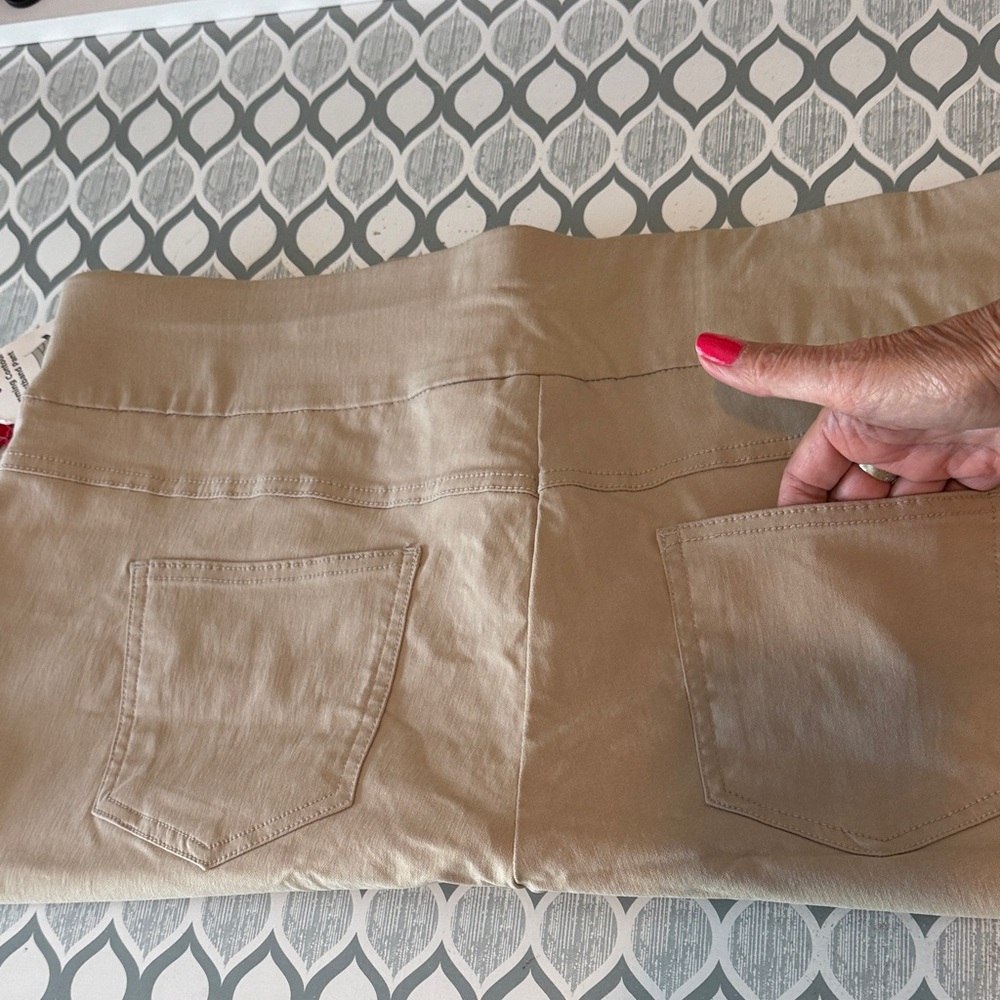 NWT Ruby Rd. Tan Women's Shorts - Picture 6 of 6